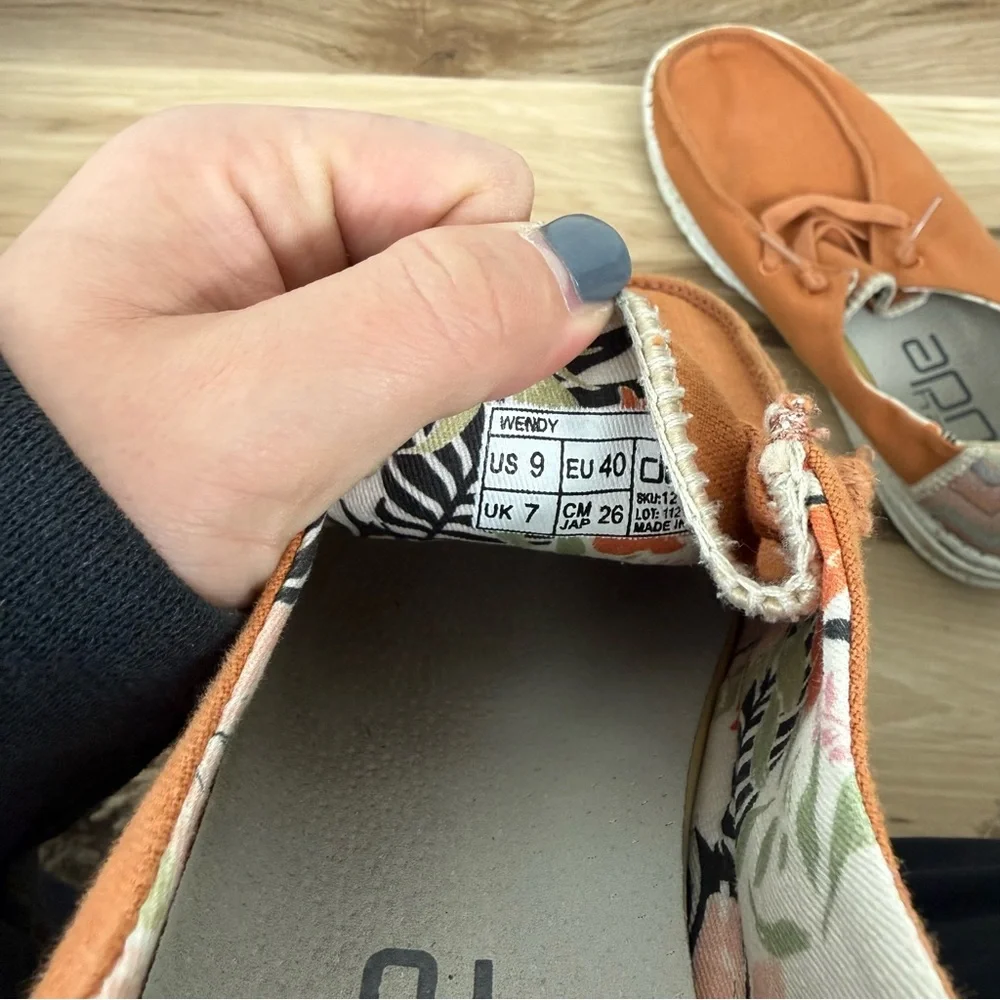 Hey Dude Women's Orange Flats - Picture 6 of 6